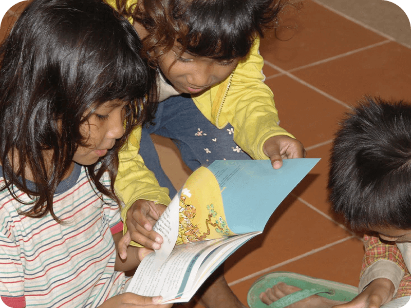 カンボジアの子どもたちの写真